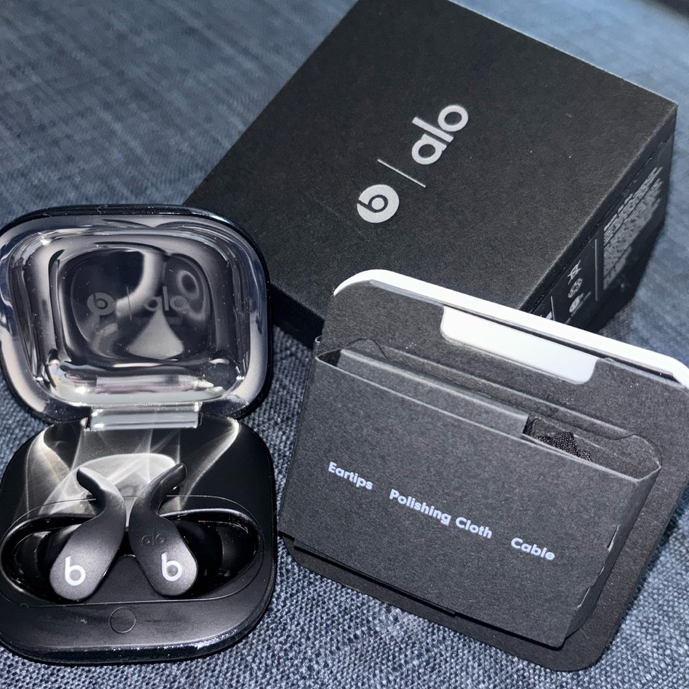Alo x Beats Fit pro